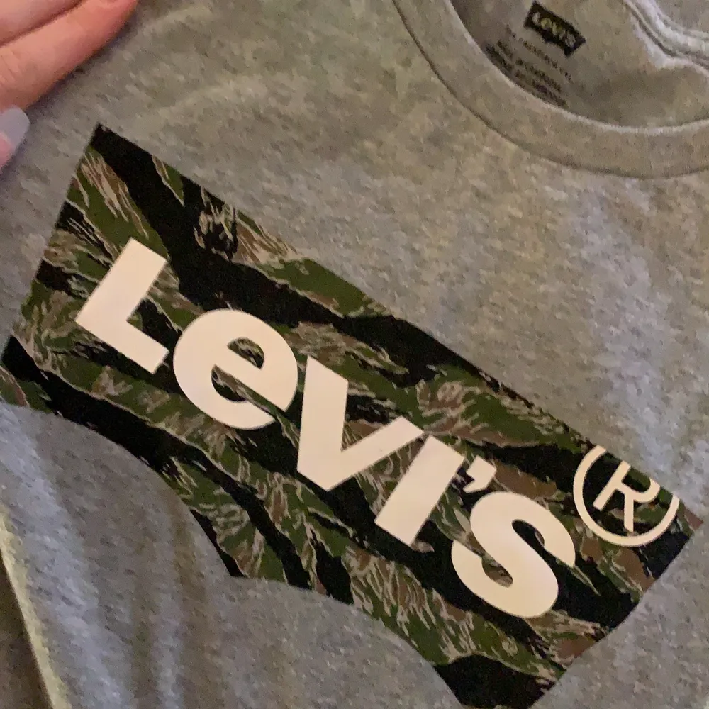 Skön Levis t-shirt knappt avvänt ( frakt ingår ). T-shirts.