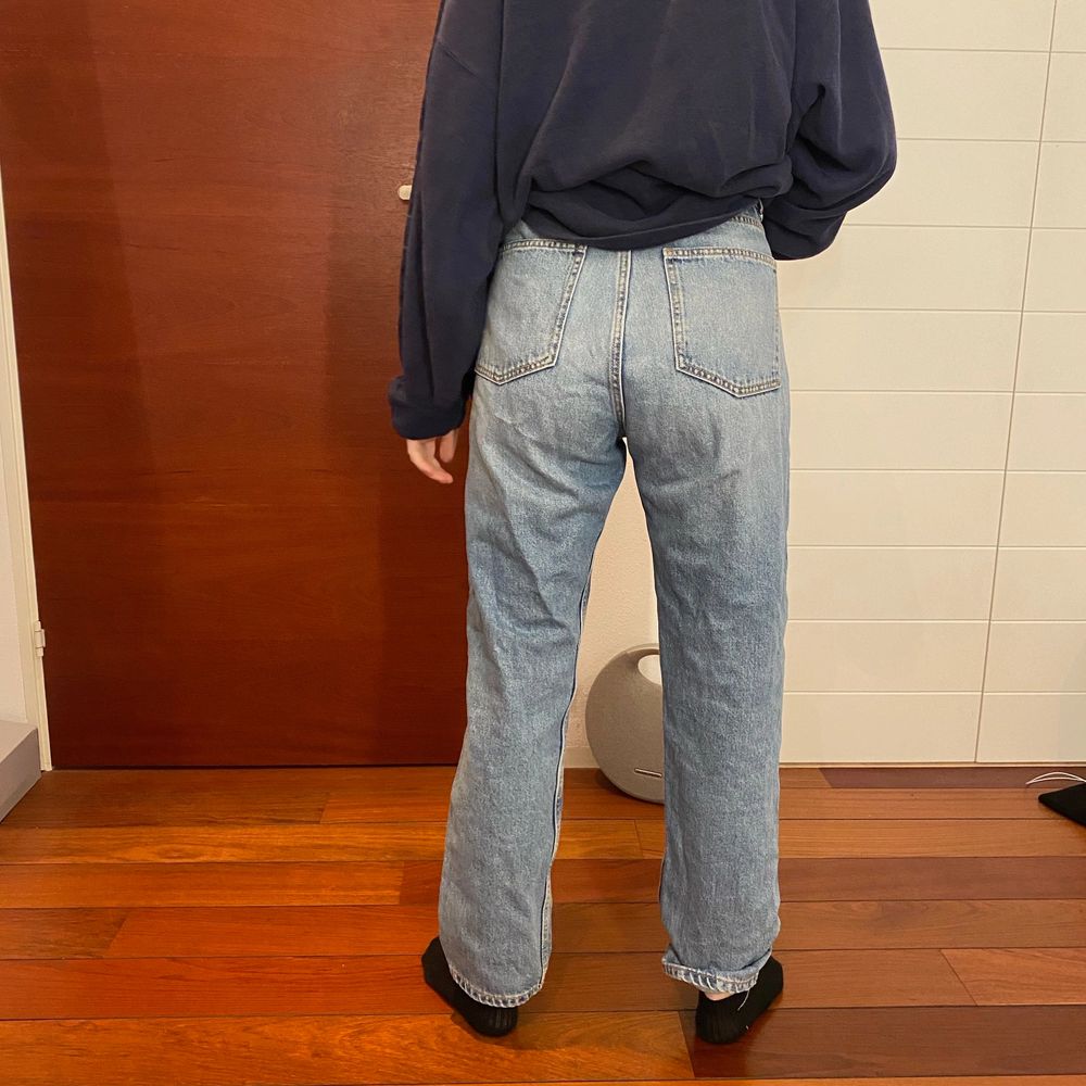 Supersnygga jeans i strl M som ligger på höften vilket trendar nu! Osäker på frakt ❣️. Jeans & Byxor.