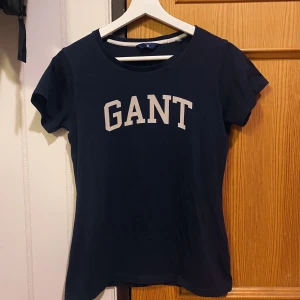 Gant t-shirt - T-shirt från Gant. Knappt använd. Storlek XS. 100 kr