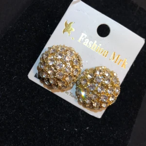 Örhängen - Eleganta örhängen i rostfritt stål! Tillgängligt i lager. Allergivänlig och nickelfri! Har flera stycken!🧡✨