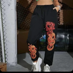 Byxor från shein - Säljer dessa byxor från SHEIN. Har aldrig använd dom🥰🥰