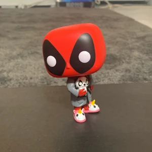 Pop figur - Aldrig tagits ur boxen förut, limeted edition deadpool köptes för 250 