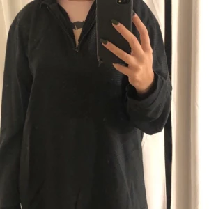 Mysig tjocktröja - Jätte mysig tjocktröja som tyvärr inte kommit till användning...💖 köparen står för frakt och om det är flera intresserade blir det budgivning💋