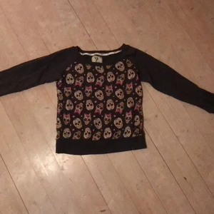 Sweatshirt - Strl m, uppskattas till s