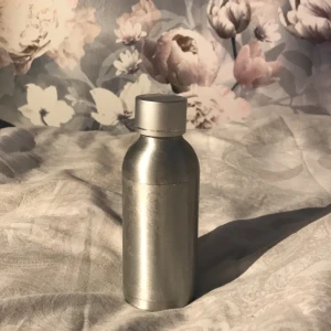 Ng Akrylvätska 120 ml - Använd ca 2 gånger (Nypris 92kr){KÖPAREN STÅR FÖR FRAKT!}