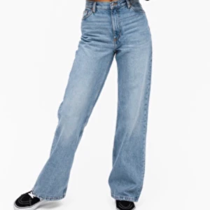 YOKO jeans - Säljer pga att jag har för många jeans heh🤠         (Jag är en S/M och du kan meddela för mer bilder)     Går också att pruta lite;)