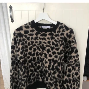 Tröja - Säljer min jätte fina och sköna tröja från Nakd, änvänds alldeles för lite 