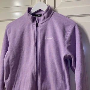 Fleece - Fin ljuslila flis från everest! Bra skick, barnstorlek men passar xs