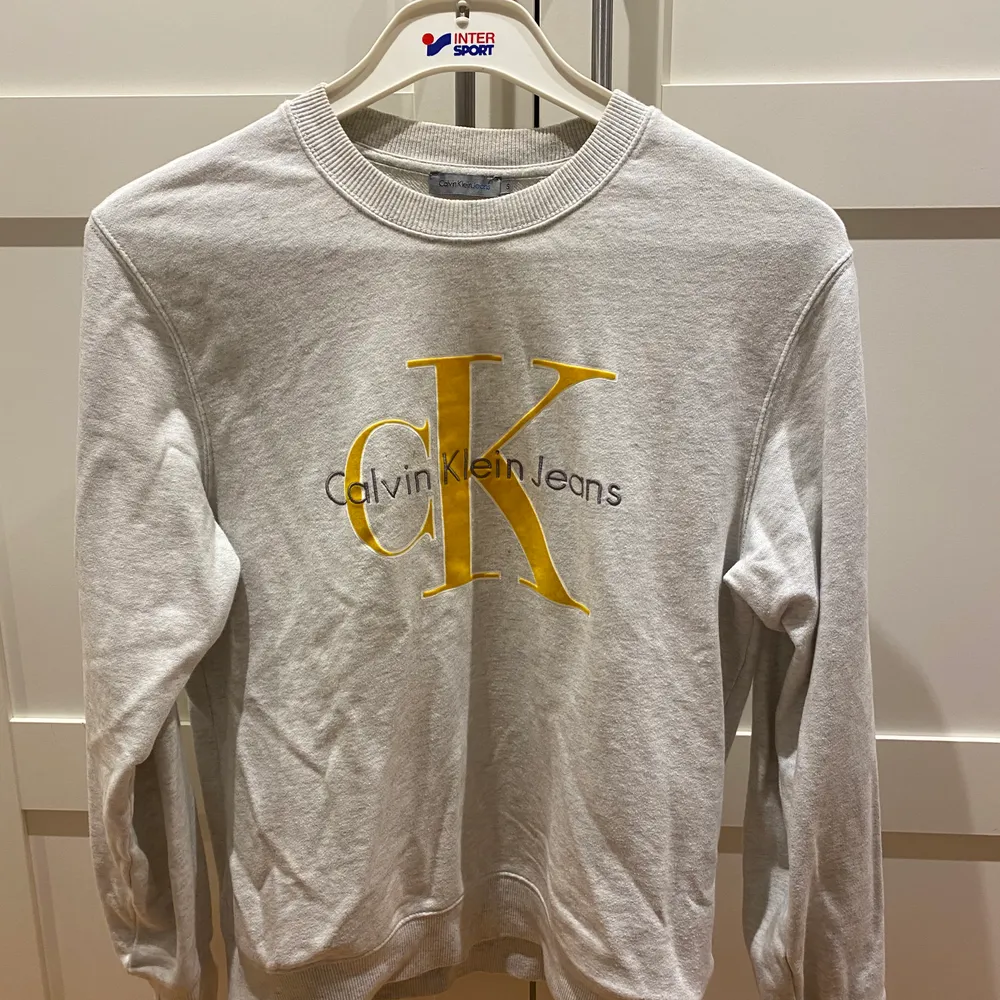 Calvin Klein tröja använt ett fåtal gånger . Tröjor & Koftor.