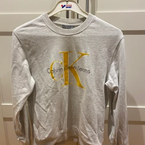 Calvin Klein tröja - Calvin Klein tröja använt ett fåtal gånger 