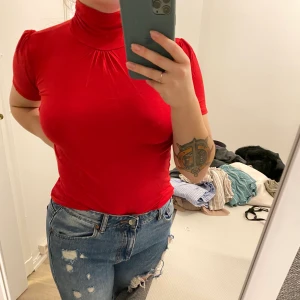 Golf S/M - Hi, I have for sell golf. The size is good for S and M. I want to spend money from sales on animals foods for shelter.