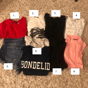 Blandade plagg - 8 olika plagg med olika märken och priser. Skriv till mig om du vill att jag skickar bild på något av plaggen. Skriv då 1-8 vilken du vill se mer av så diskuterar vi pris osv på DM🤩  Köparen står för eventuell fraktkostnad 🥰