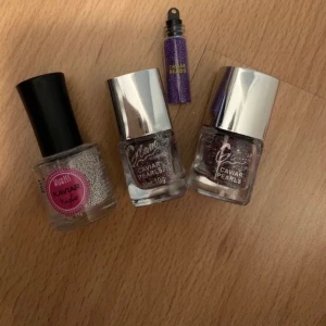 Nagel kaviar  - Oöppnade förutom den silvriga, jättefint att ha på naglarna. Du behöver ett genomskinligt lack och sen kan du doppa nageln i den här och sen målar du över med ett genomskinlig lack igen.
