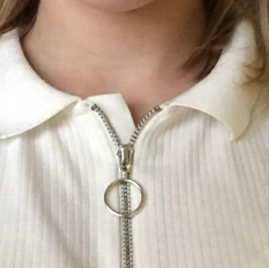 Vit t-shirt med dragkedja strl S-XS - 90