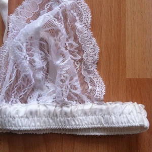  - ▫️Sagolikt vacker bh i vitspets, transparant & sval. Från Katarina Nyman▫️

• Storlek: XS, passar nog AA-B kupa
• Märke: Katarina Nyman 
• Skick: Endast provad & tvättad, som ny!
• Övrigt: Inga skavanker alls
• Frakt: 7kr