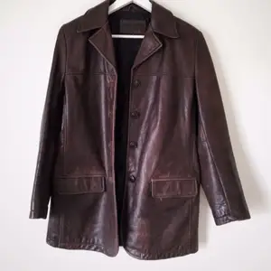 Sick vintage Hollies genuine leather jacket. Fitted size small but fits all sizes (S-L) I am a L but it fits great! Real 90's feel to it! 