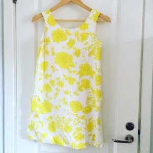  - Fin kort klänning från zara