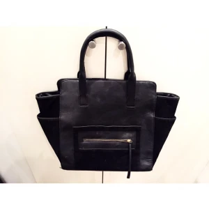  - Väska knappt använd. 50kr plus ev frakt.