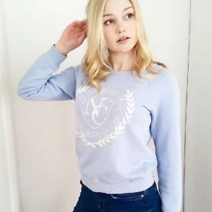  - Very good fit, very good condition, selling because it's not my style anymore. Just worn a few times. 