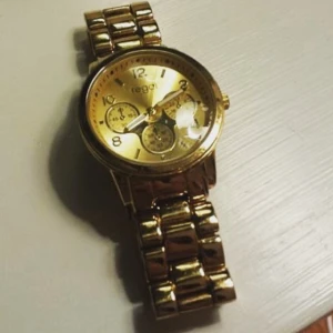  - Guld regalklocka, använd ca 5 gånger. Nypris 300kr