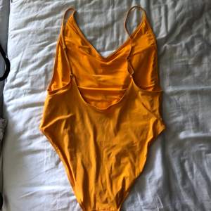 Superhärlig orange baddräkt!🔥tyvärr för stor för mig men aldrig använd och i bra skick🍀 frakt tillkommer