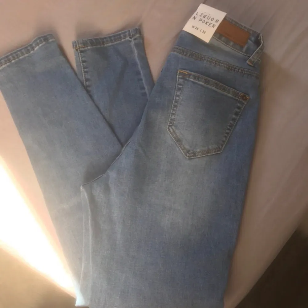 High waist jeans Stl 26/32 helt nya priset är ink frakt . Jeans & Byxor.