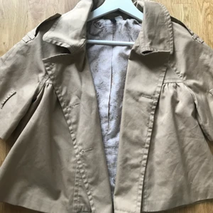  - Fin beige jacka i storlek 38.