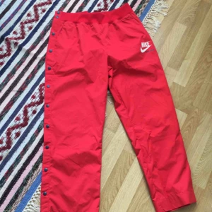  - Nikebyxor storlek L använda en gång