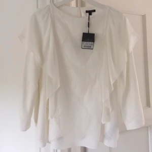  - Helt oanvänd superfin blus från Massimo Dutti köpt för bara nån månad sedan. 
