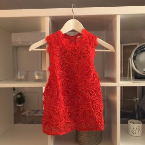  - Röd/orange topp från zara i bra skick!