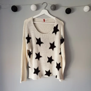  - Stickad tröja från H&M, använd men i fint skick. 