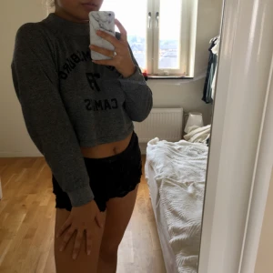  - Långärmad, grå, mysig magtröja