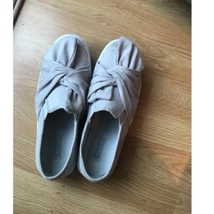  - Köpta från Nelly.com i år. Nypris ca 900kr. Använda en gång.