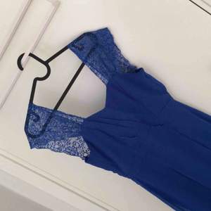 Blå lång klänning använd några ggr , frakt ingår 🌸 för mer bilder skicka pm 