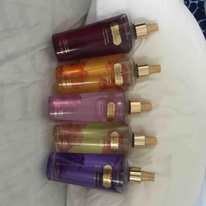  - använt ett par gånger, har så många parfymer så vill helst bara sälja några. luktar såååååå gott 