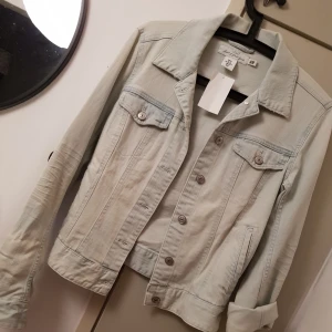  - Jeans jacka, aldrig använd 