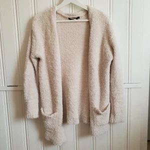  - Underbart mjuk och härlig tröja från Bikbok som säljs på grund av att jag inte kan ha XS längre. 40kr+frakt