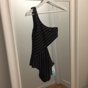 Baddräkt  - Supersnygg baddräkt, aldrig använd! 