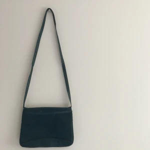  - Fin liten vintageväska köpt second hand