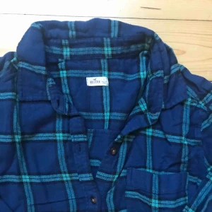  - Varm hollister skjorta