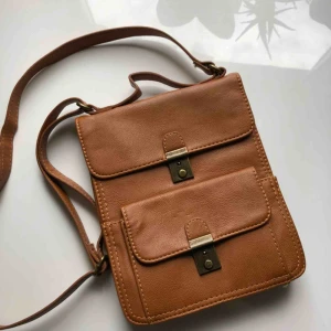  - Beige helt oanvänd väska