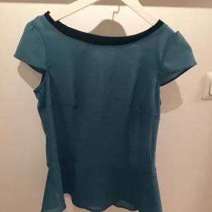  - Jättefin blus från märket Esprit! Köparen står för frakten