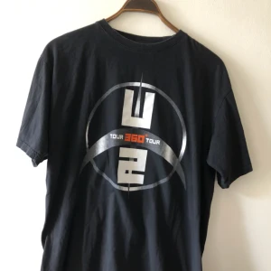  - U2 tour T-shirt från 360 tour 2009 i trevligt använt skick 