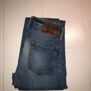  - Säljer ett par bootcut jeans ifrån Crocker 🌻 dragkedjan är lite trasig, den åker ner men det är nog lätt att fixa