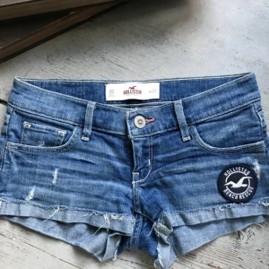  - Hollister shorts. Bra skick. Storlek 23 (00).