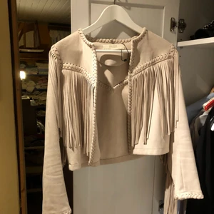 Mockajacka  - Mockajacka med fransar från Zara ✨