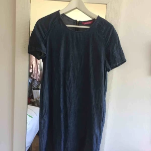  - fin jeansklänning från indiska! Dragkedja bak!