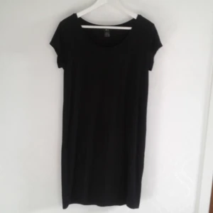  - Trikåklänning från Ellos, använd enstaka gånger. Supermjuk och skön basicklänning. Säljes i nyskick.  Pris 40kr, kan skickas om köparen står för frakt. Betalas med swish.