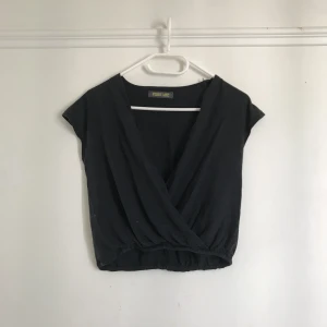  - Urringad top från Penny Lane! 😍 Finfint skick!  Möts upp i Stockholm eller fraktar! 