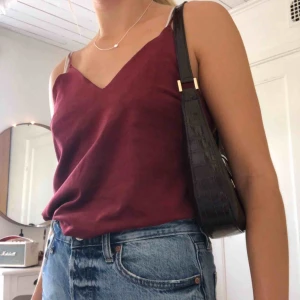  - Superfint linne i vinrött mocka❣️strl s/m